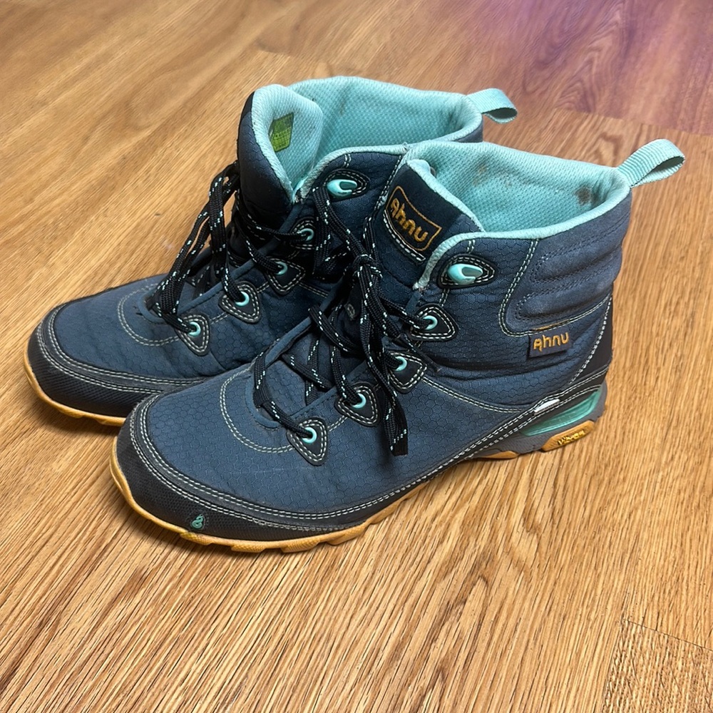 Ahnu sugarpine hiking boots